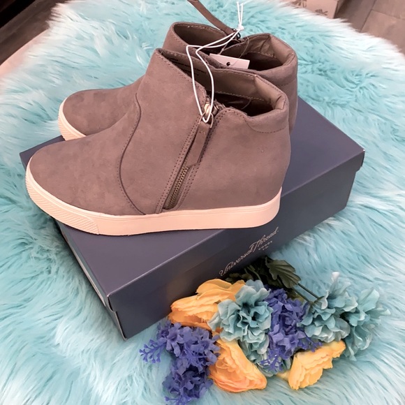 Shoes - NEW! Cindy Grey Side Zipper Bootie Shoes